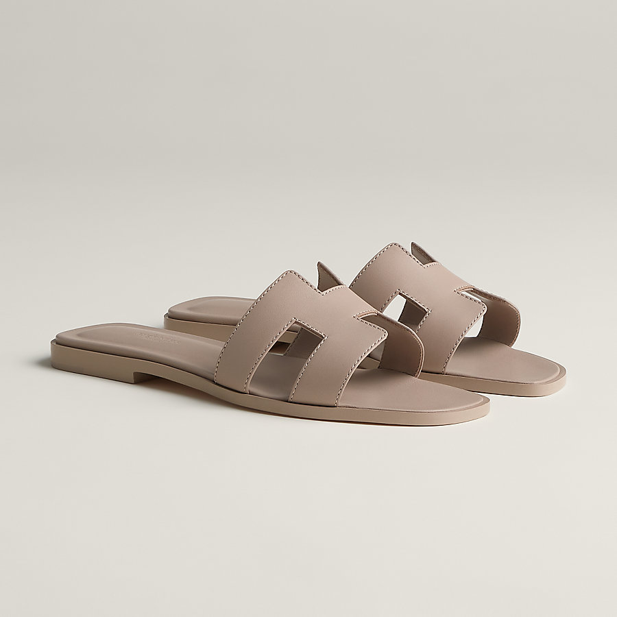 The comfortable toe-loop sandal | Made by Skechers